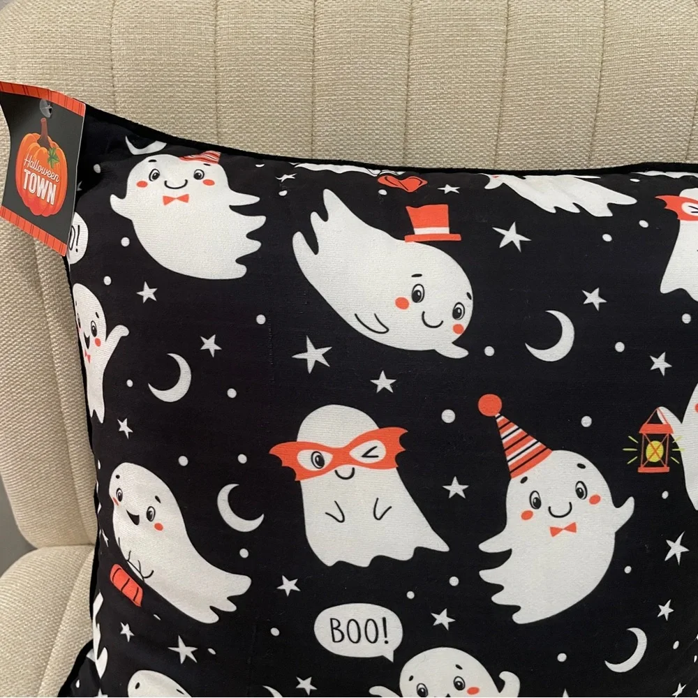 NEW Halloween Town‎ Ghost Print Decorative Throw Pillow Black White Orange 18x18